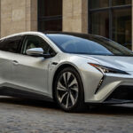 hybrid cars 2025, hybrid car popularity, Toyota hybrid 2025, plug-in hybrid vs regular hybrid, fuel-efficient cars USA,